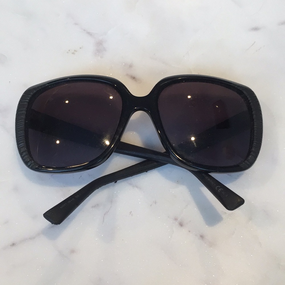 Sale! 100% auth Dior sunglasses - Picture 8 of 16
